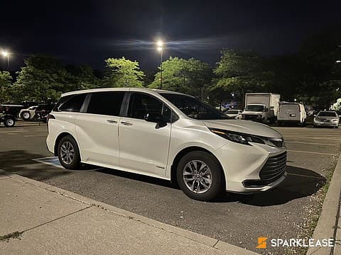 2021 Toyota Sienna XLE 8-Passenger FWD