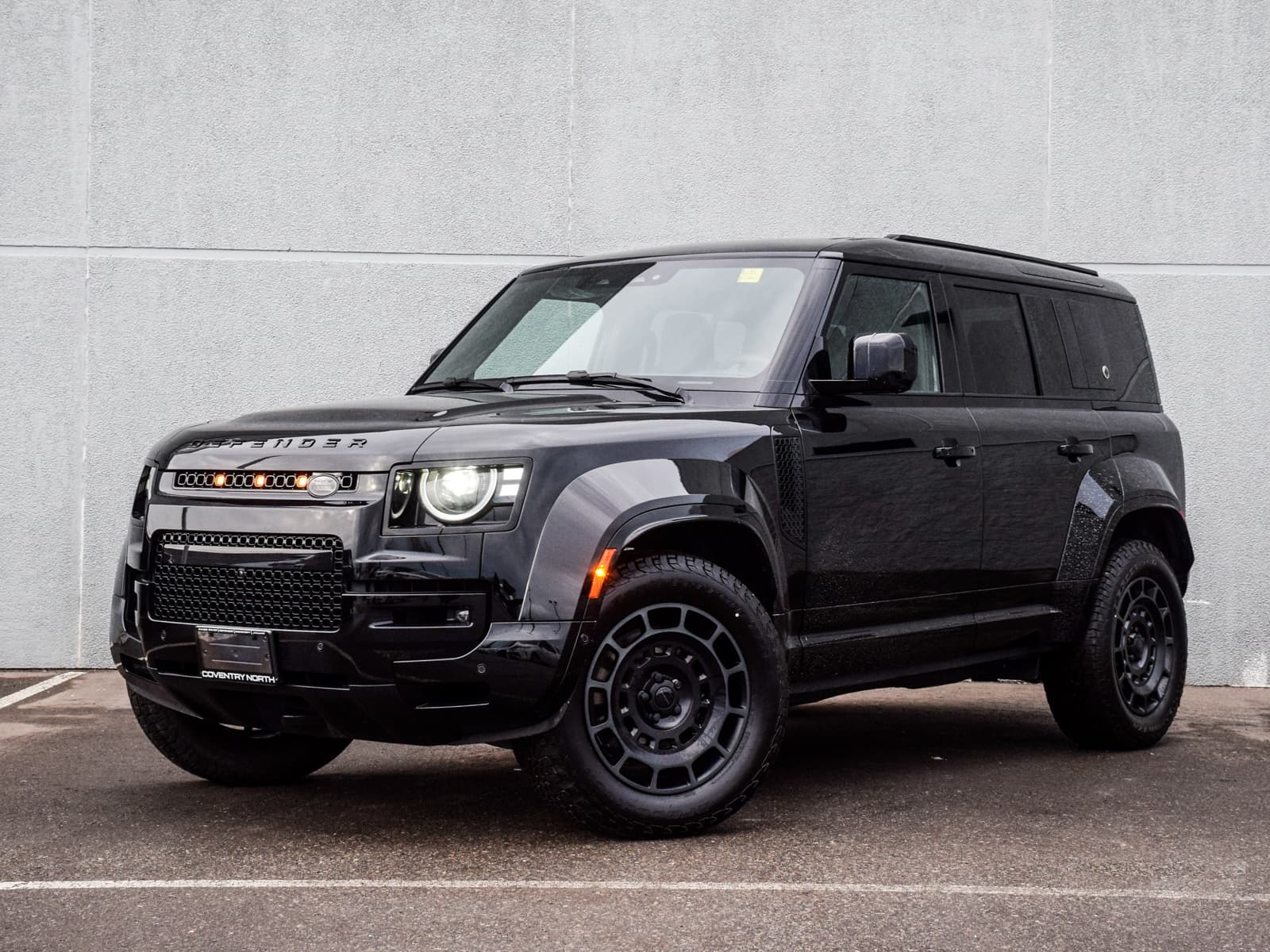 2026 Land Rover Defender OCTA Black