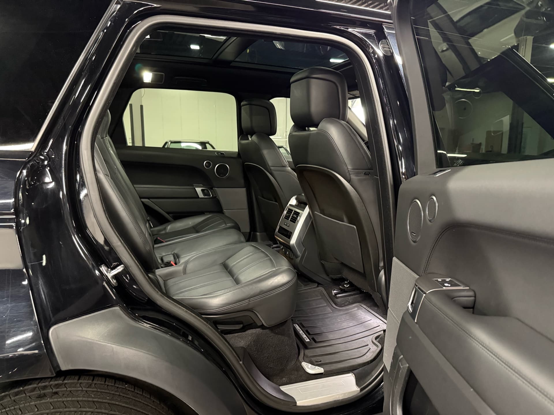2020 Land Rover Range Rover Sport HSE Dy...