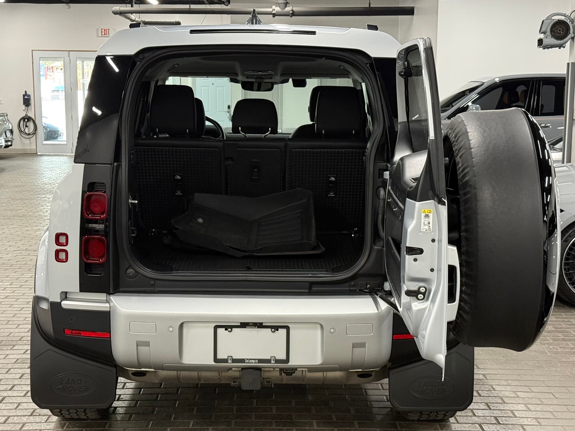 2023 Land Rover Defender 110 SE AWD