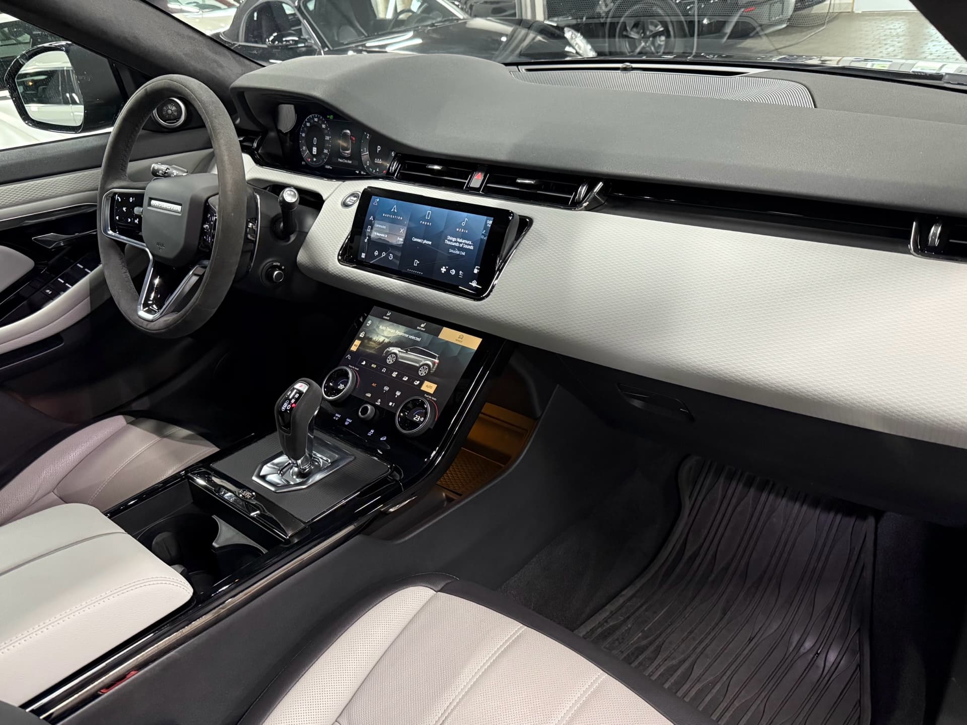 2023 Land Rover Range Rover Evoque P300 HST
