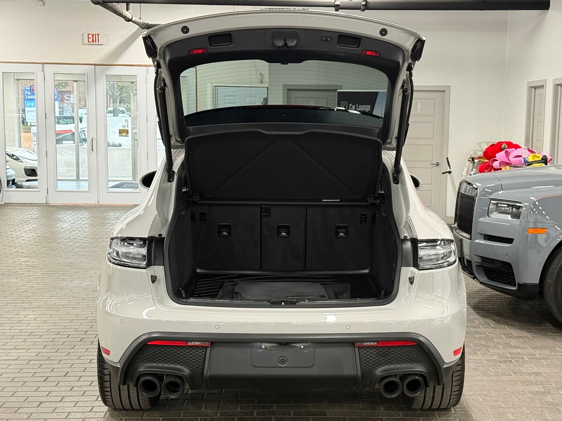 2023 Porsche Macan S | PREMIUM PACKAGE PLUS