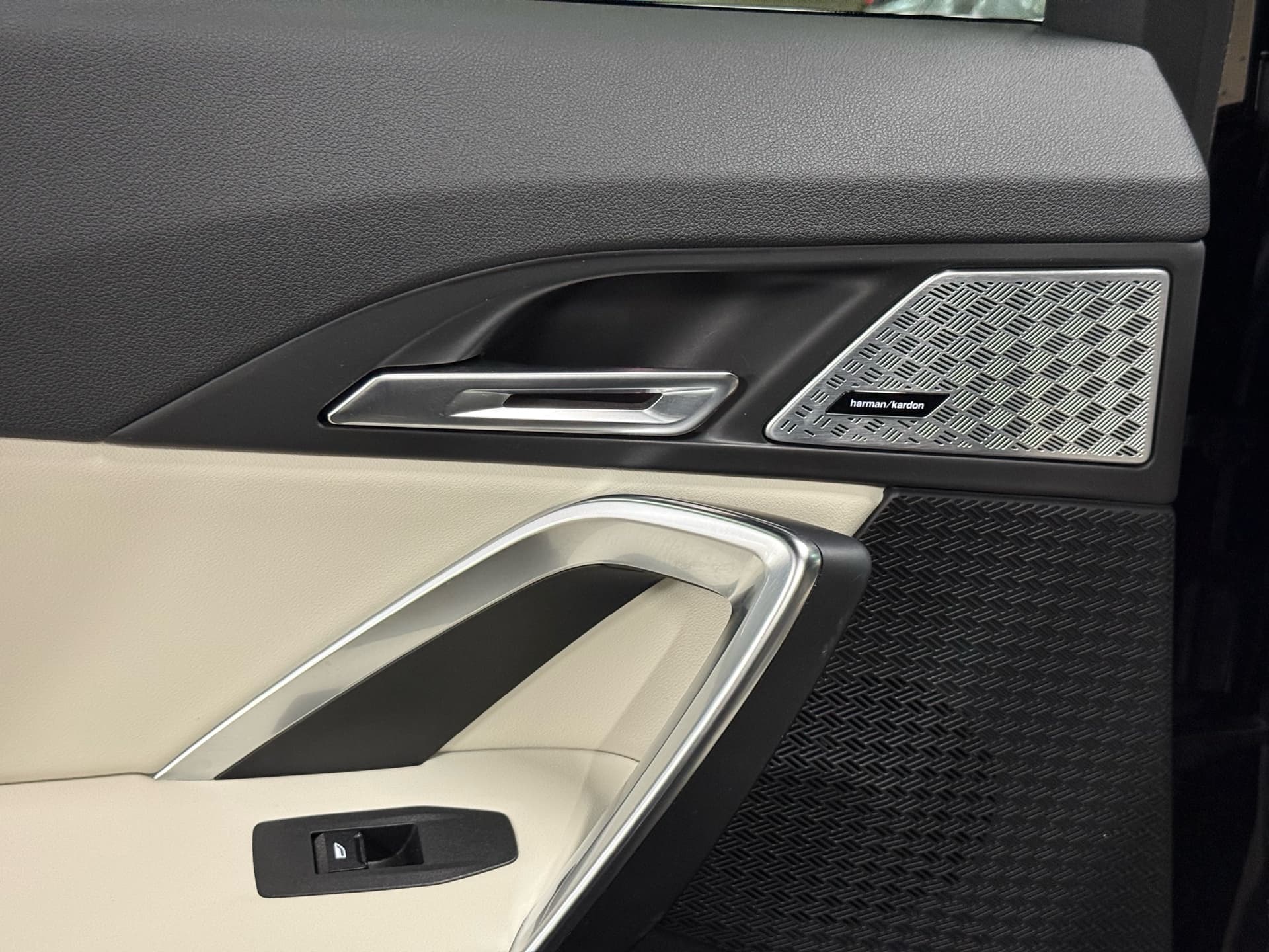 2025 BMW X2 XDrive28i | M-SPORT | HEADS UP DISPLAY | ADAPTIVE CRUISE CONTROL | ONE OWNER