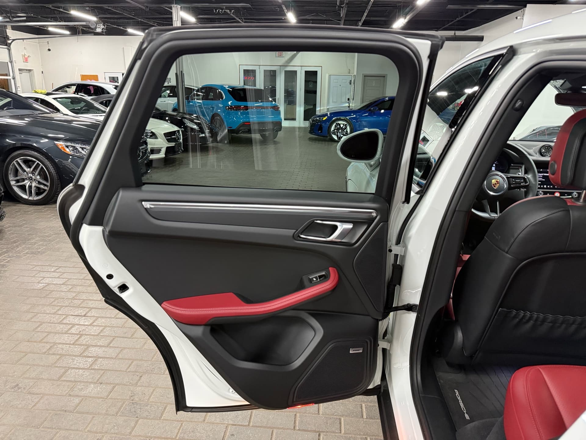 2025 Porsche Macan AWD | PREMIUM PACKAGE PLUS