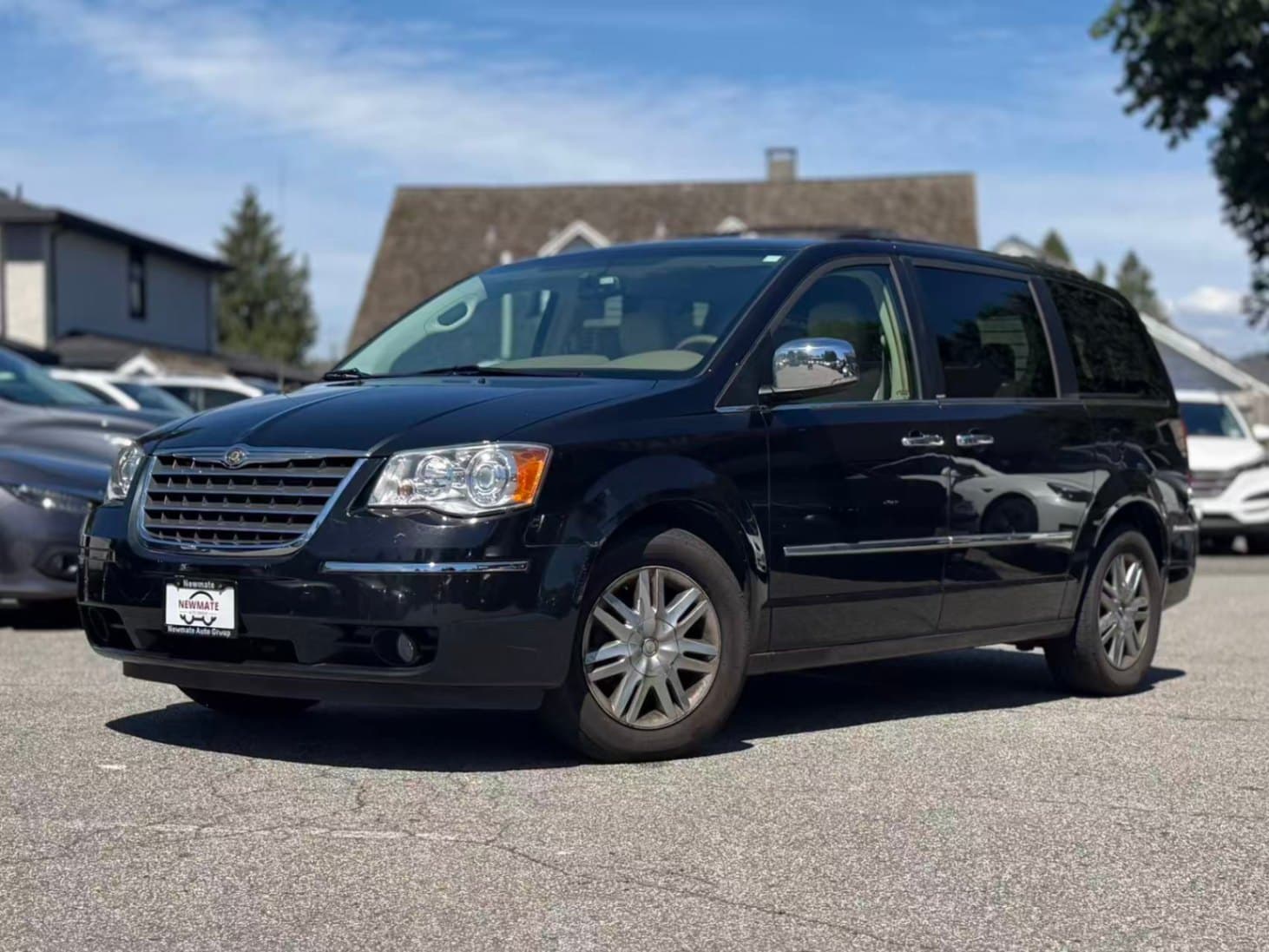 2008 Chrysler Town & Country Limited. LOCAL BC VEHICLE. ONE OWNER. 7 SEATER STOW N' GO.