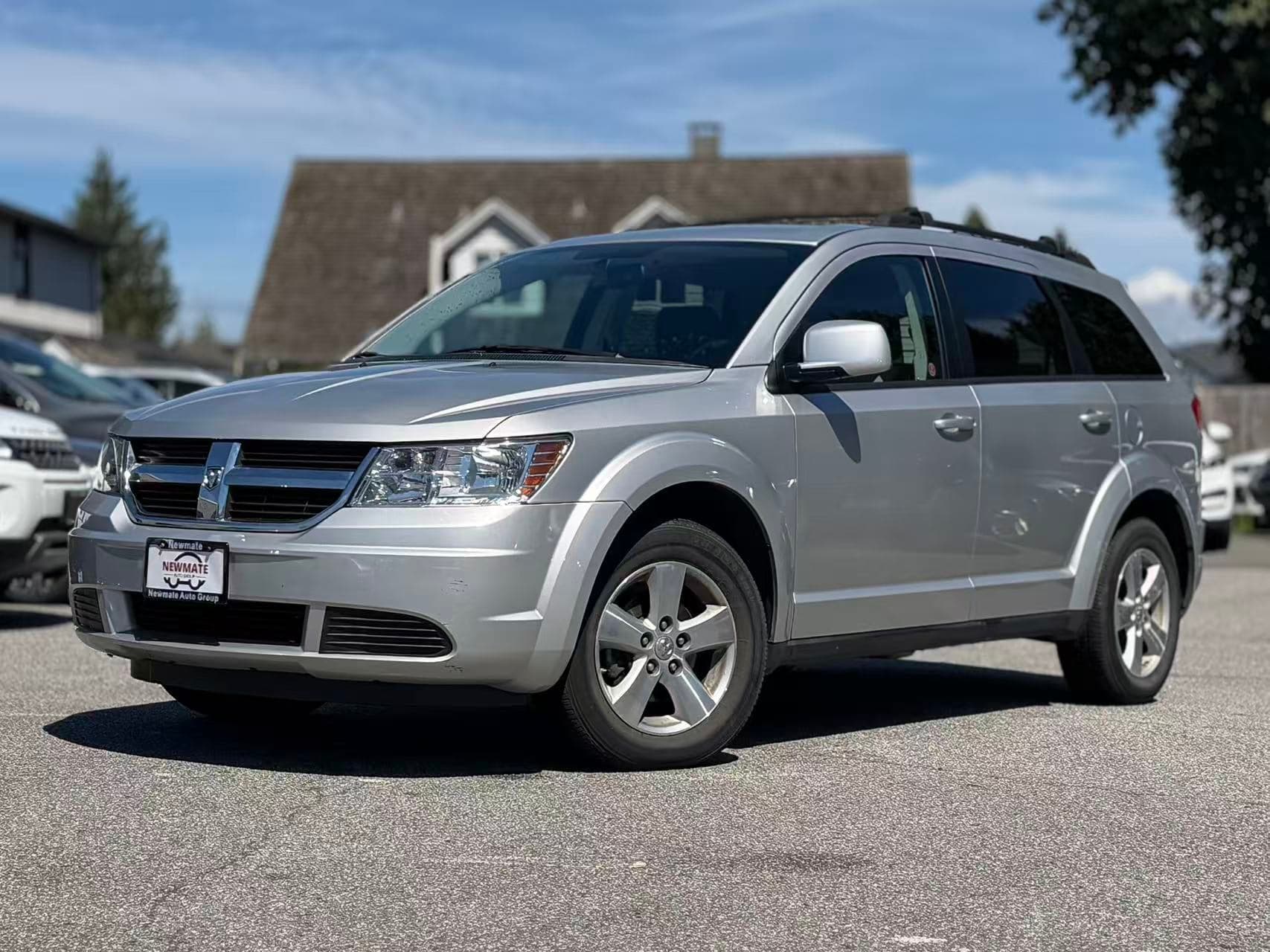 2009 Dodge Journey SXT. LOCAL BC VEHICLE. NO ACCIDENT. LOW KILOMETRES.