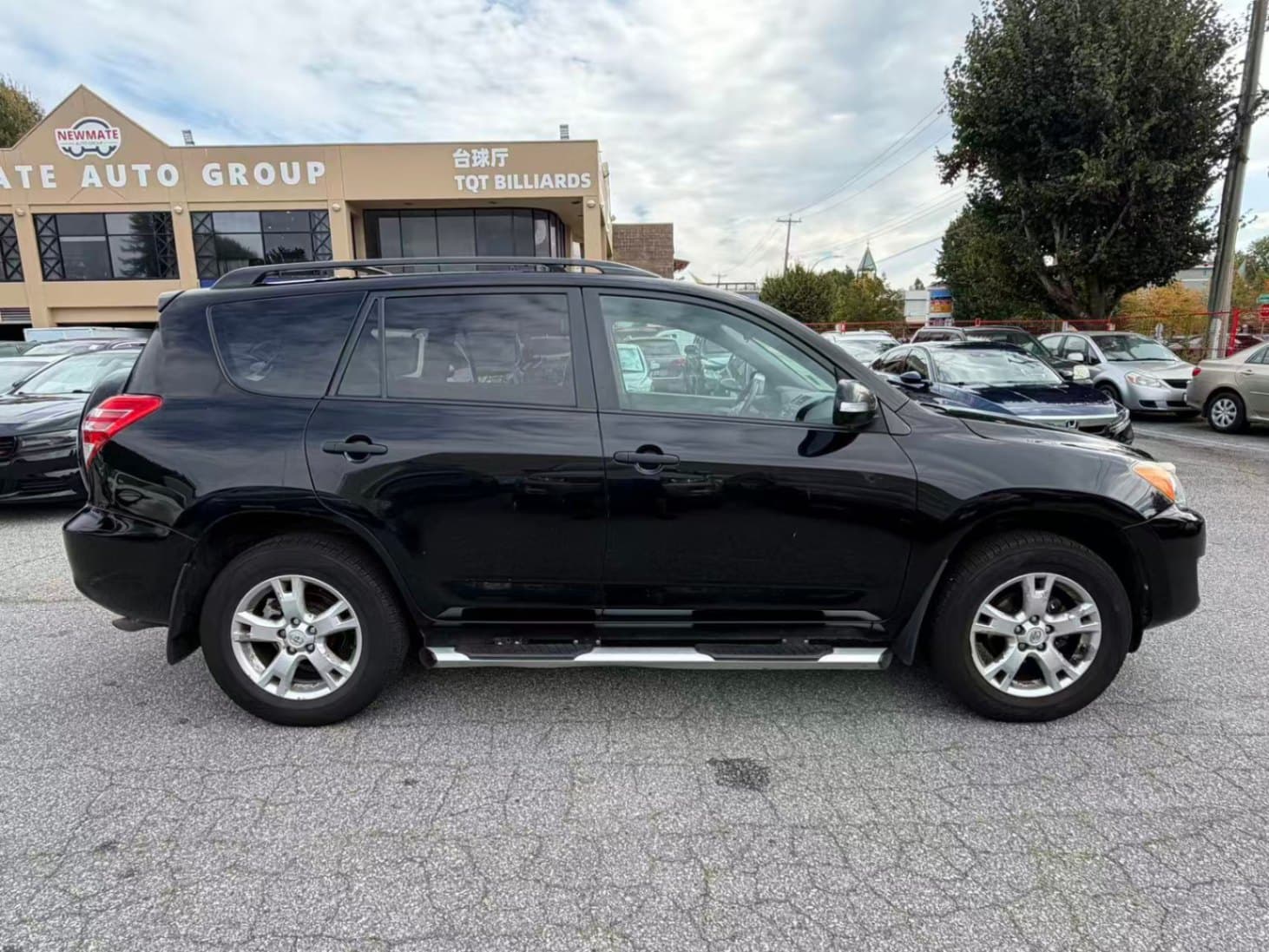 2009 Toyota RAV4 Base. LOCAL BC VEHICLE. SERVICE DONE.