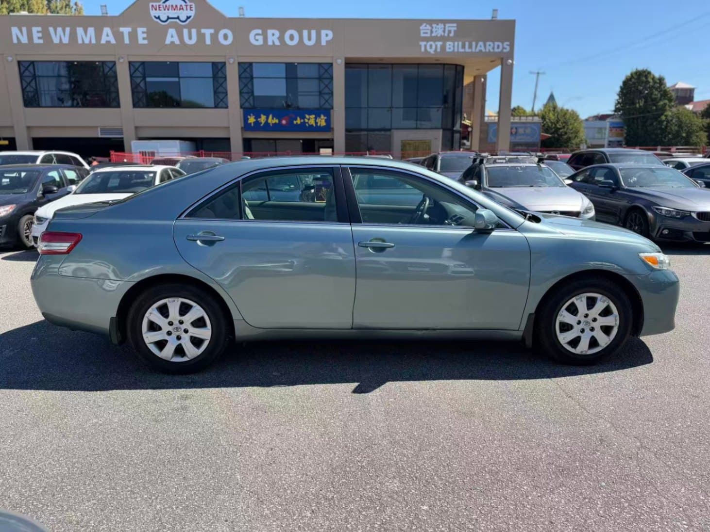 2010 Toyota Camry LE. LOCAL BC VEHICLE. ONE OWNER. FULL SERVICE RECORD.
