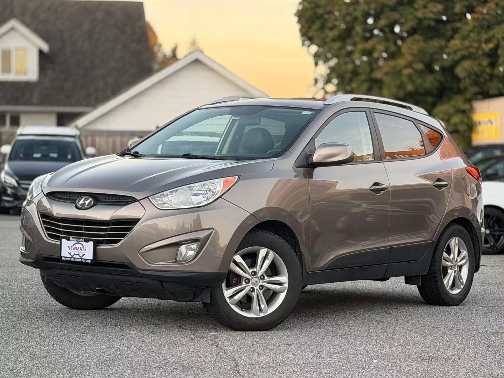 2011 Hyundai Tucson GLS. LOCAL BC VEHICLE. ONE OWNER. FULL SERVICE RECORD.