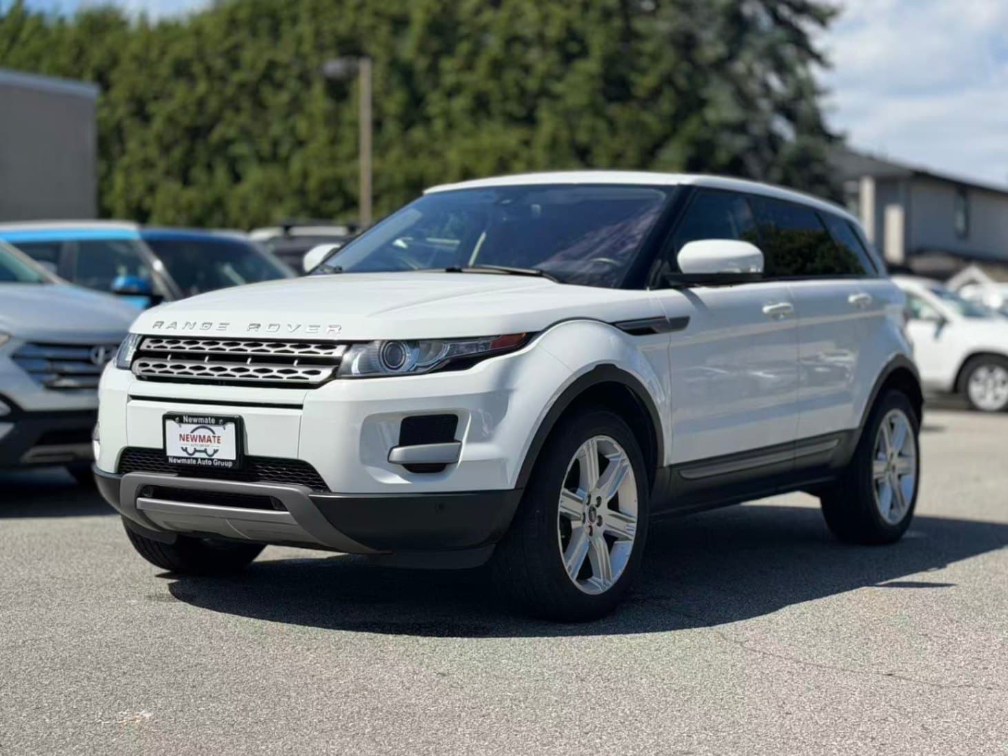 2012 Land Rover Range Rover Evoque Pure. LOCAL BC VEHICLE. NO ACCIDENT. LOW KILOMETRES.