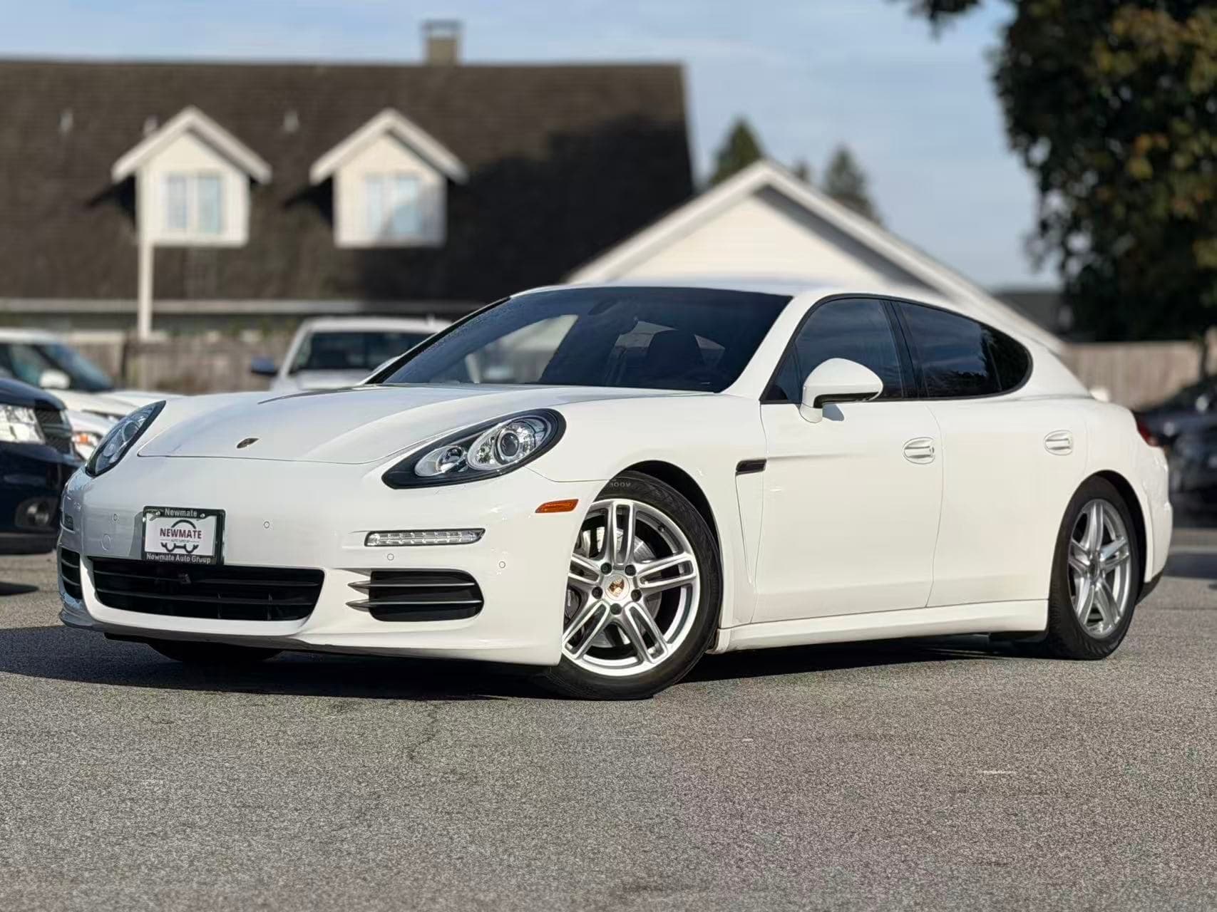 2014 Porsche Panamera 4. LOCAL BC VEHICLE. LOW KILOMETRES.
