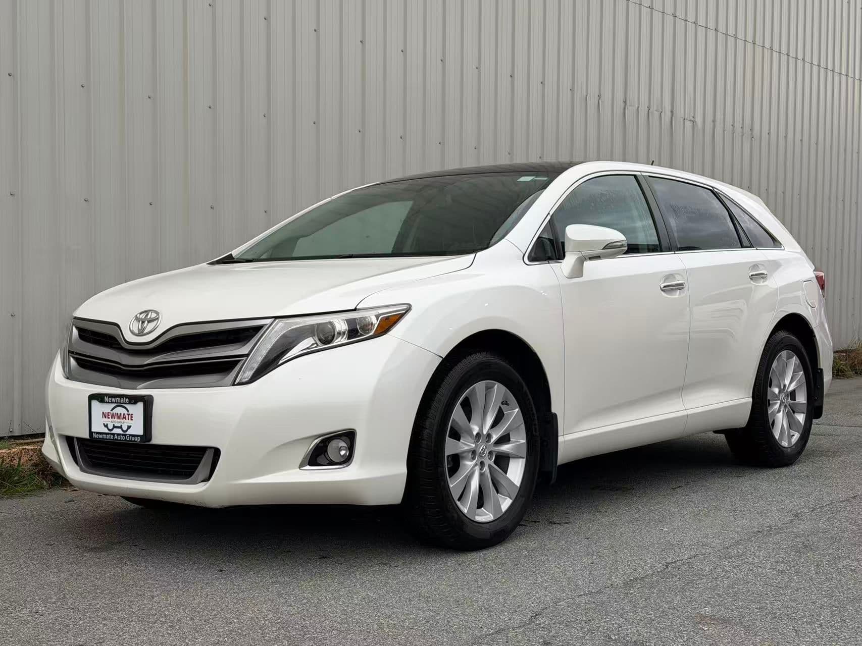 2014 Toyota Venza Limited. LOCAL BC VEHICLE.