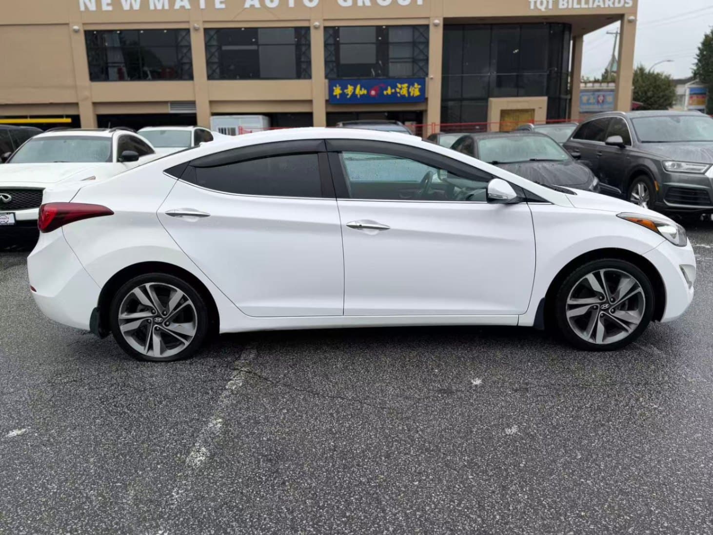 2015 Hyundai Elantra Limited. LOCAL BC VEHICLE. TOP TRIM. FULL SERVICE RECORD.