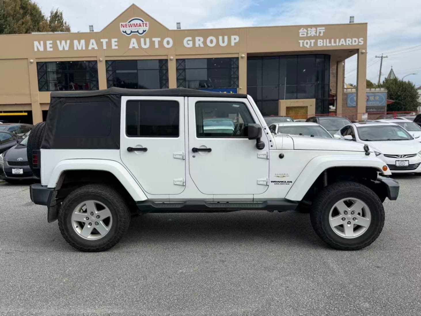 2015 Jeep WRANGLER UNLIMITED Sahara. LOCAL BC VEHICLE. FULL SERVICE RECORD.