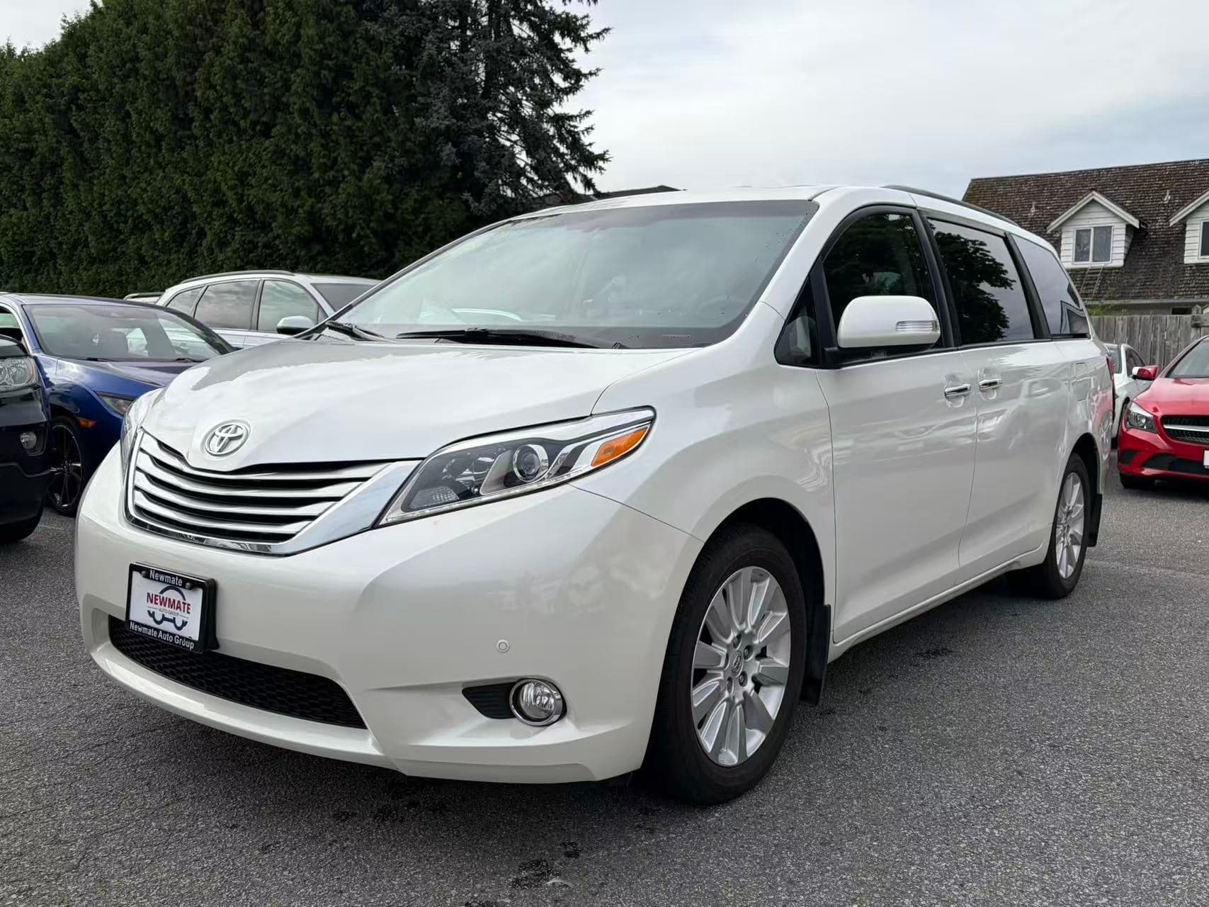 2015 Toyota Sienna Limited. LOCAL BC VEHICLE. ONE OWNER. NO ACCIDENT. LOW KILOMETRES.