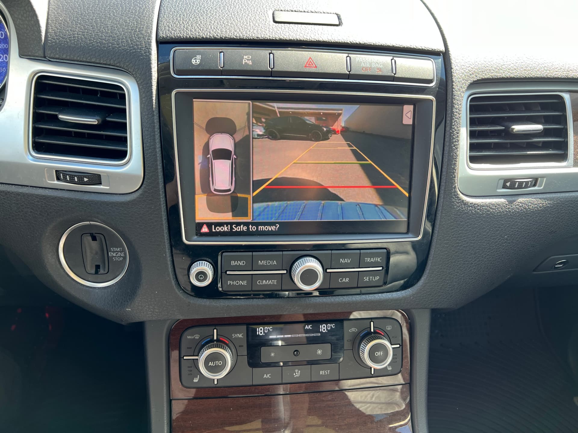 2015 Volkswagen Touareg 4dr V6. BC LOCAL VEHICLE.