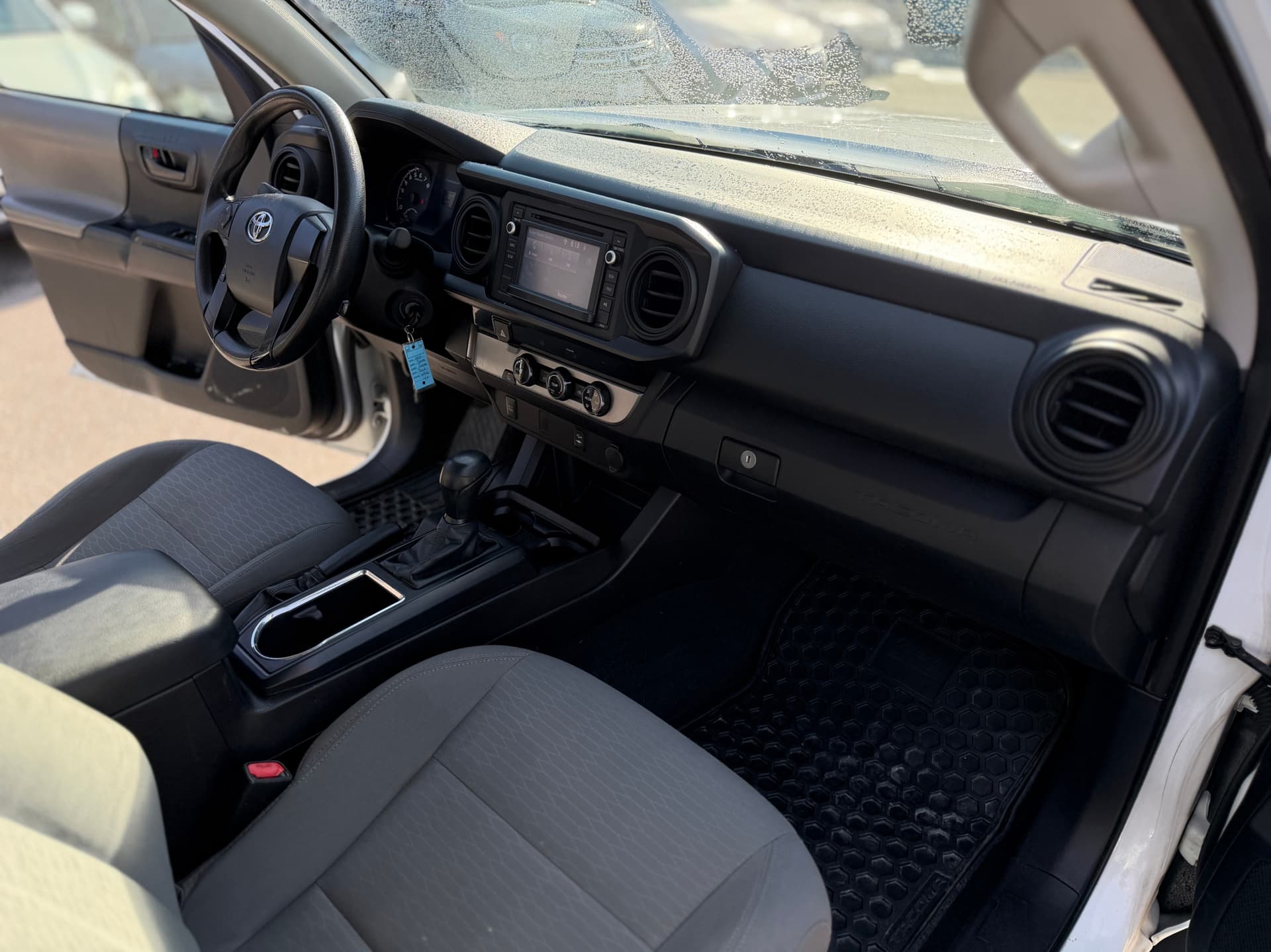 2016 Toyota Tacoma Access Cab SR+. NO ACCIDENT.
