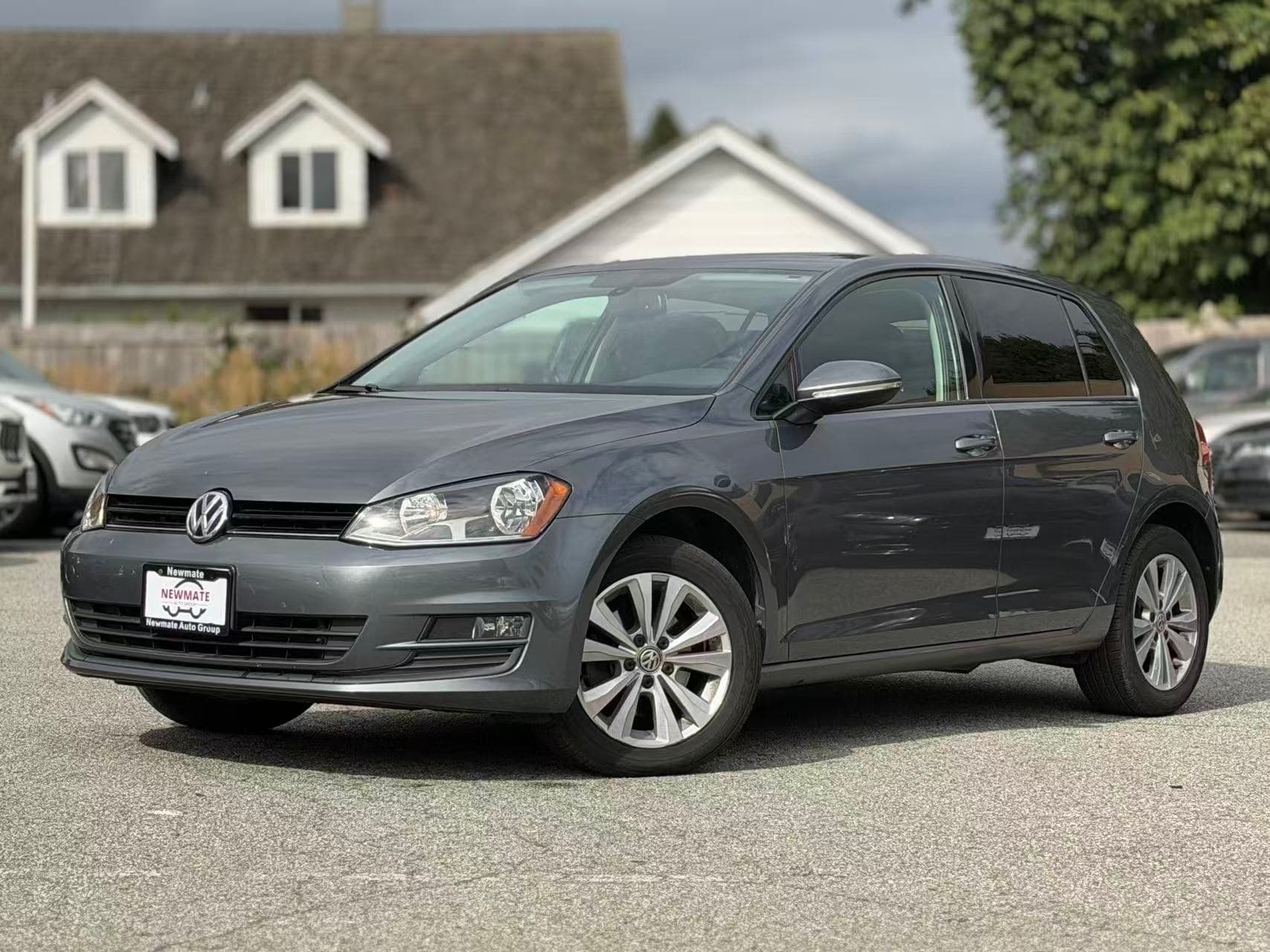 2016 Volkswagen Golf 1.8 Highline. LOCAL BC VEHICLE. RUNS GREAT.