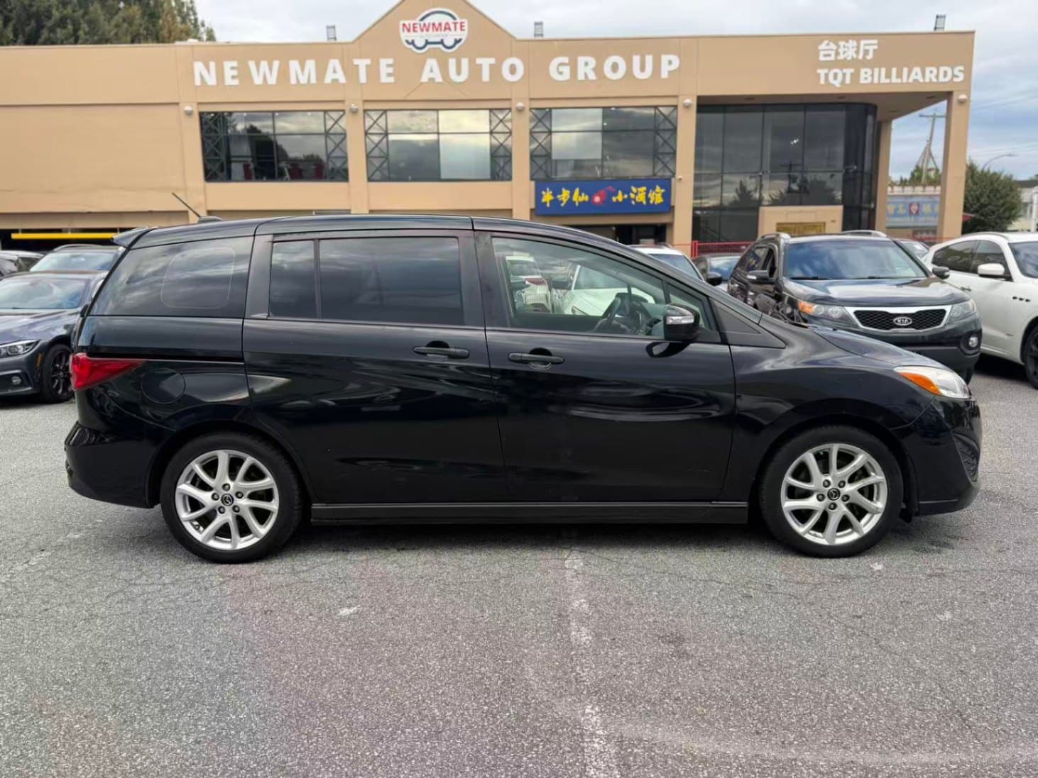 2017 Mazda Mazda5 GT. LOCAL BC VEHICLE. SERVICE DONE. LOW KILOMETRES.