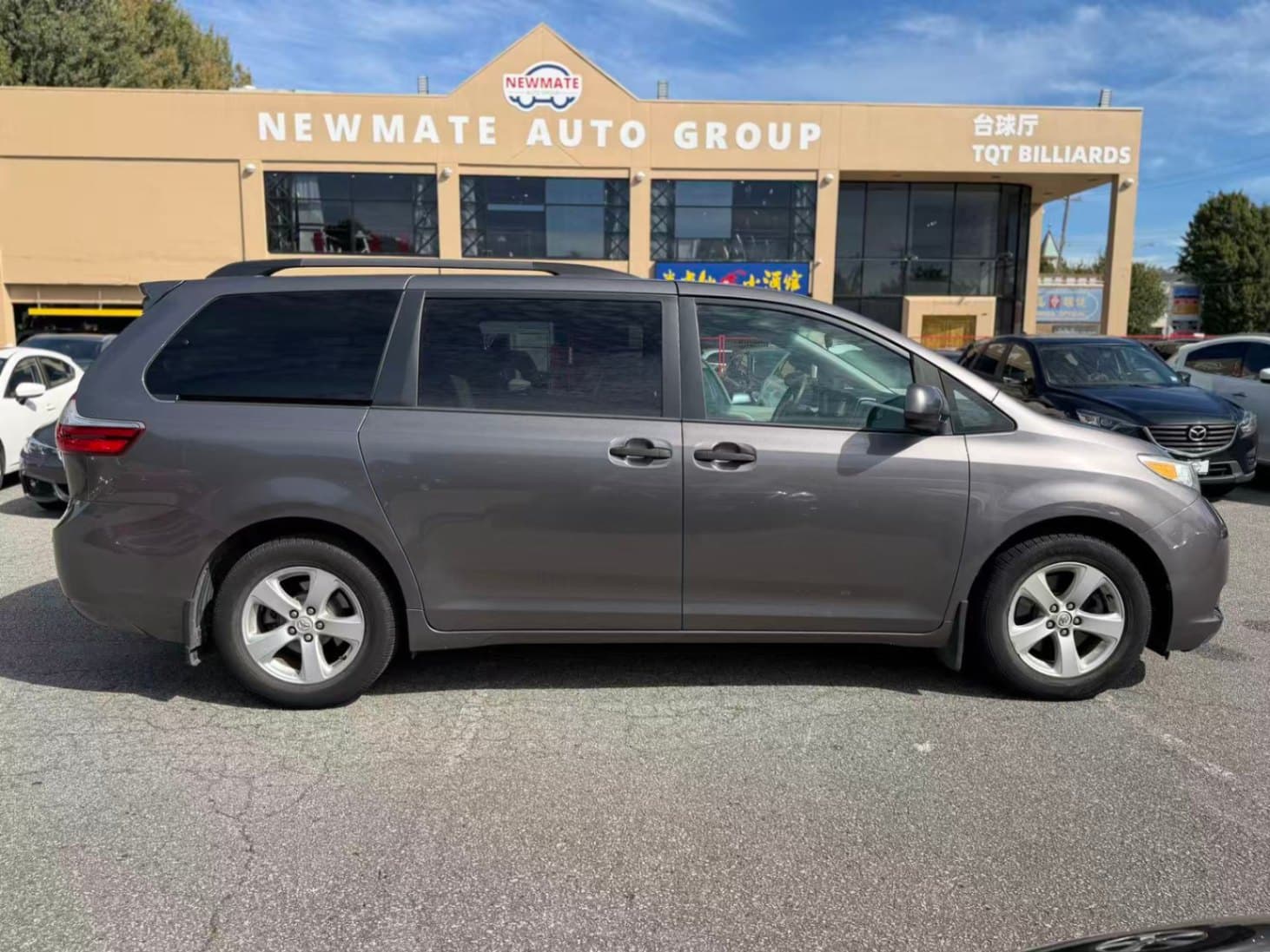 2017 Toyota Sienna LOCAL BC VEHICLE. 7 SEATER. LOW KILOMETRES.