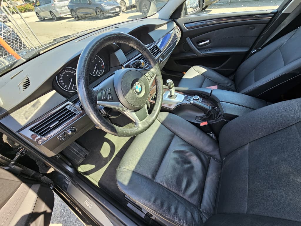 2010 BMW 5 Series 4dr Sdn 528i RWD