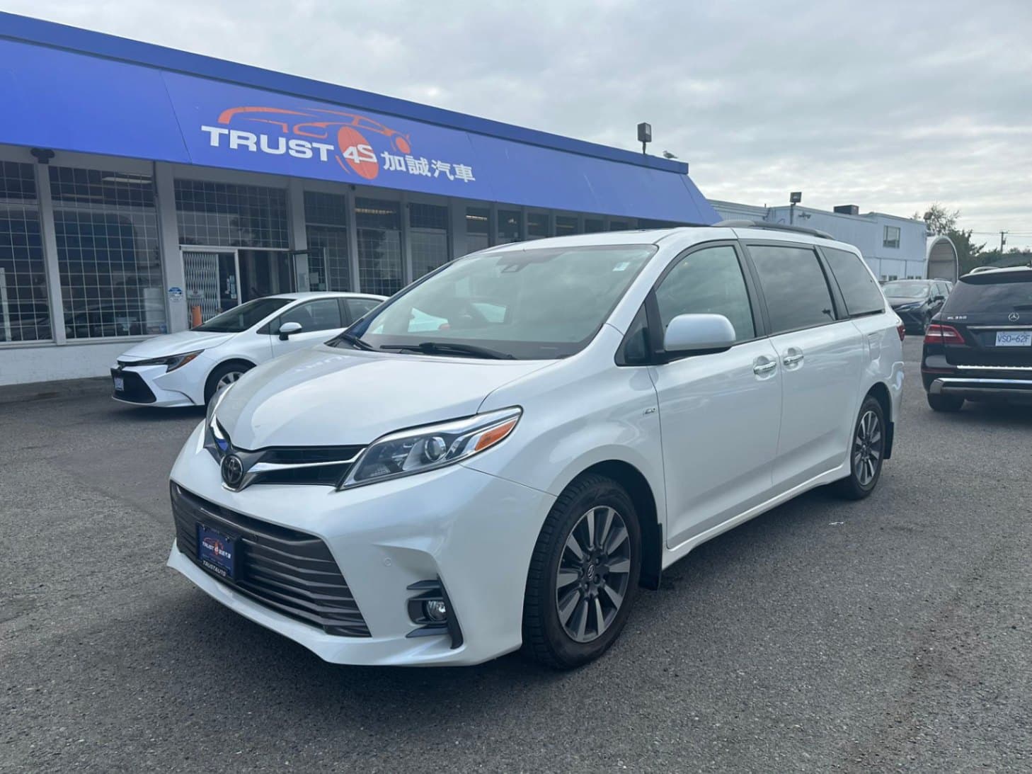 2018 Toyota Sienna XLE 7-Passenger AWD