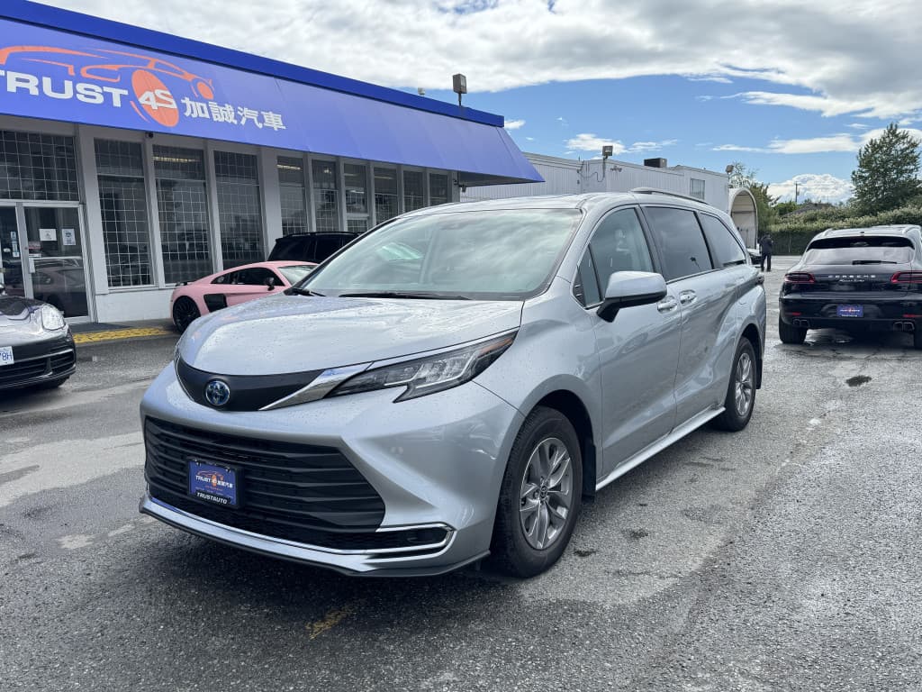 2022 Toyota Sienna XLE 4dr Passenger Van CVT