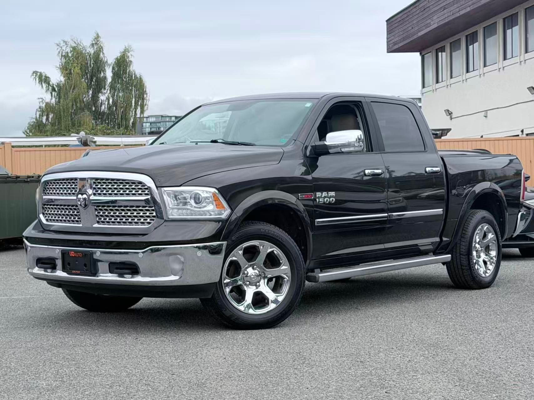 2014 Ram 1500 4WD Crew Cab 140.5" Laramie/ CLEAN TITLE/ VENTILATED SEATS