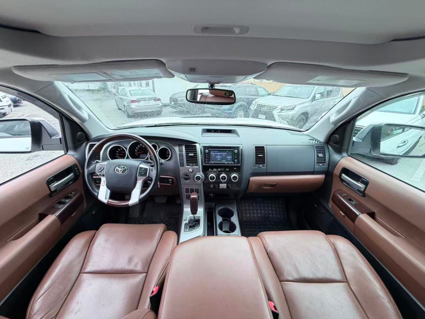 2016 Toyota Sequoia 4WD 4dr Platinum/ CLEAN TITLE/ BC LOCAL/ REAR ENTERTAINMENT SYSTEM