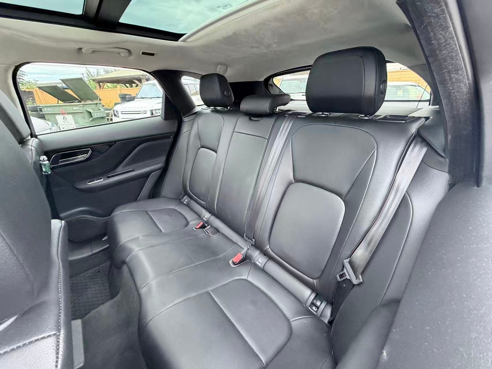 2019 Jaguar F-PACE 25t AWD Premium/ CLEAN TITLE/ BC LOCAL