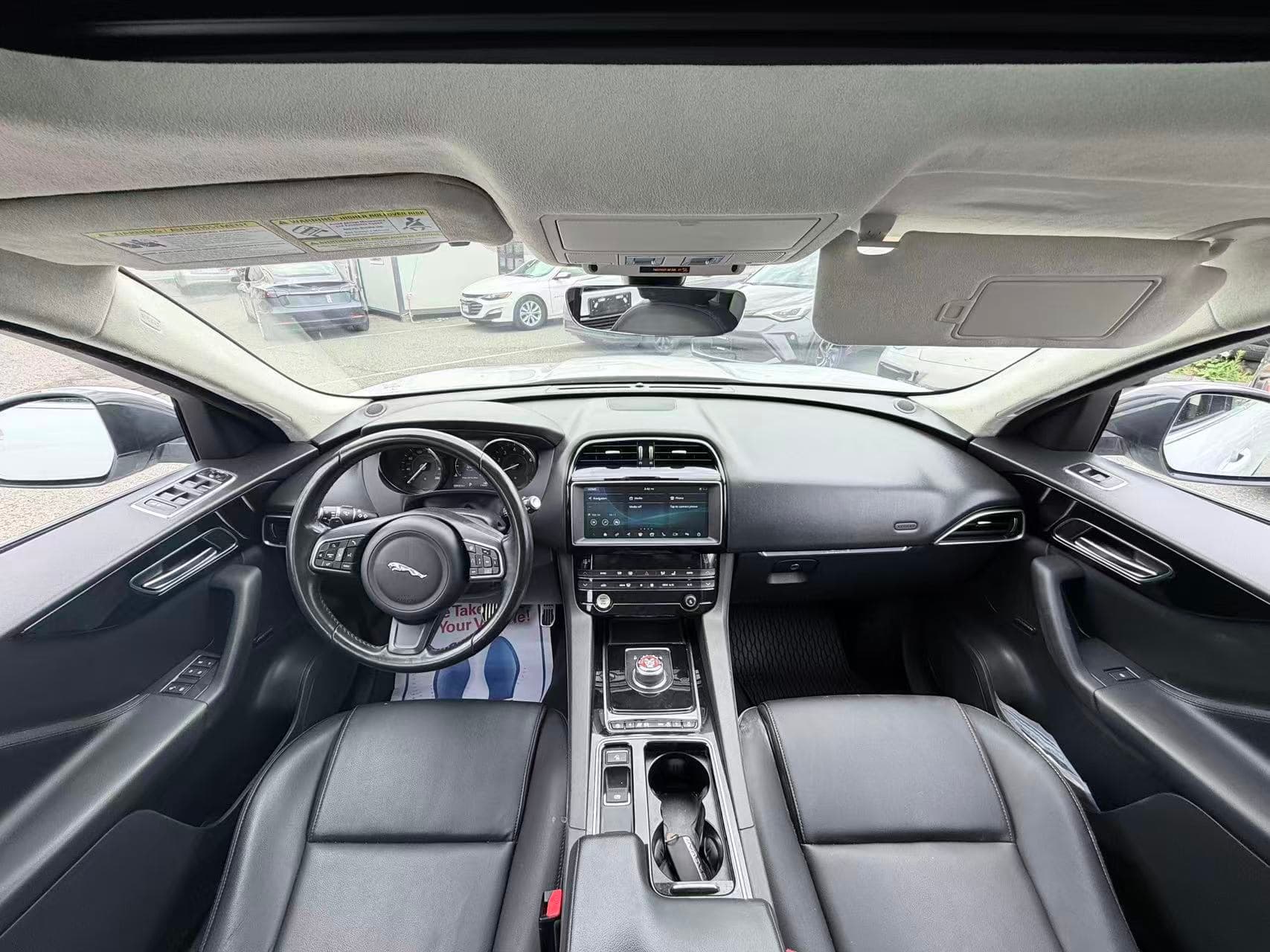 2019 Jaguar F-PACE 25t AWD Premium/ CLEAN TITLE/ BC LOCAL