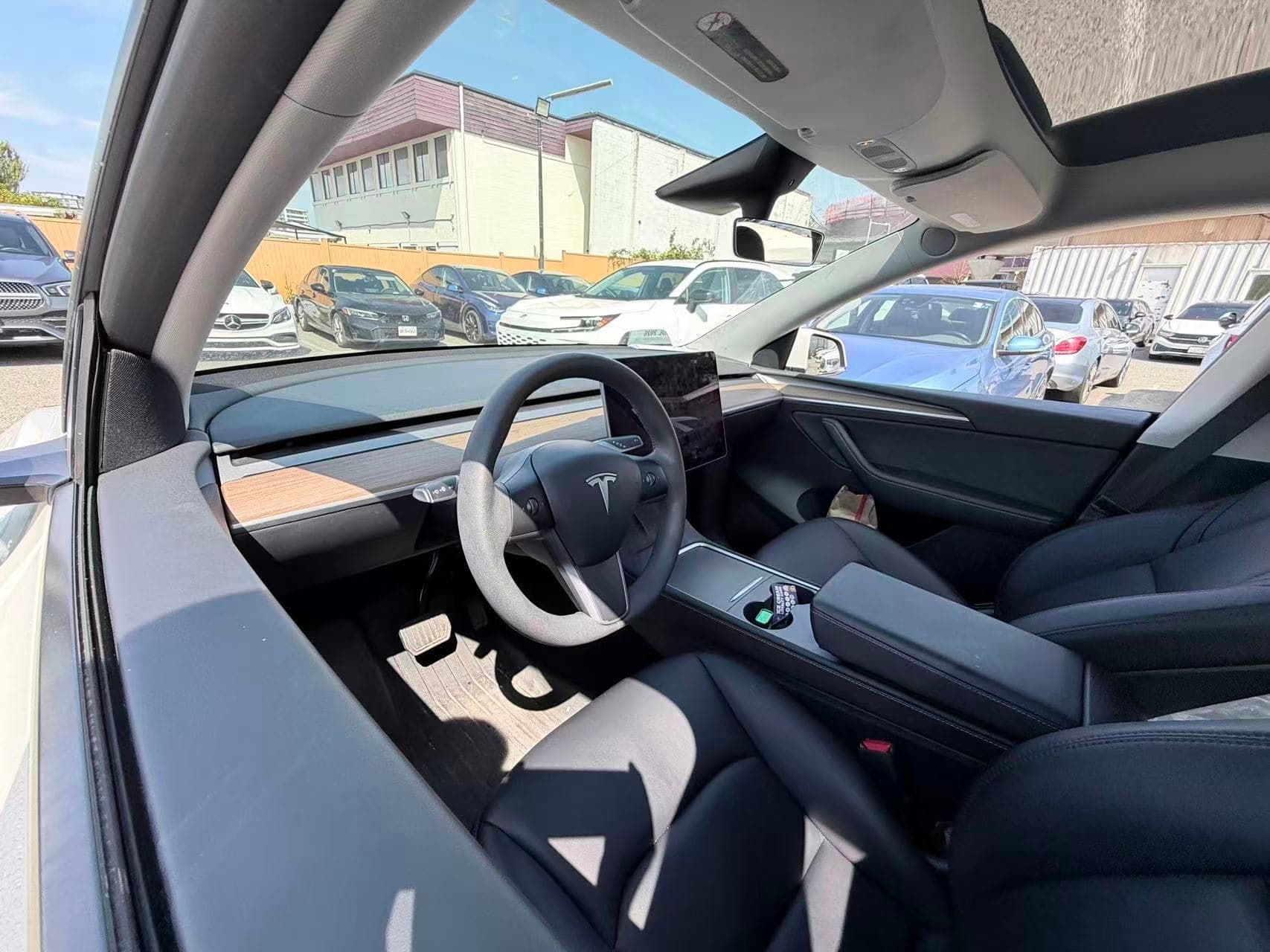 2023 Tesla Model Y Long Range AWD/ CLEAN TITLE/ BC LOCAL