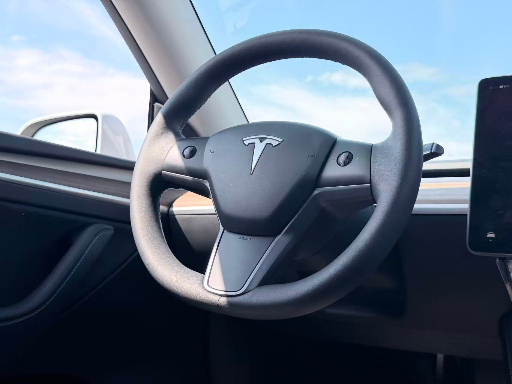 2023 Tesla Model Y Long Range AWD/ CLEAN TITLE/ BC LOCAL