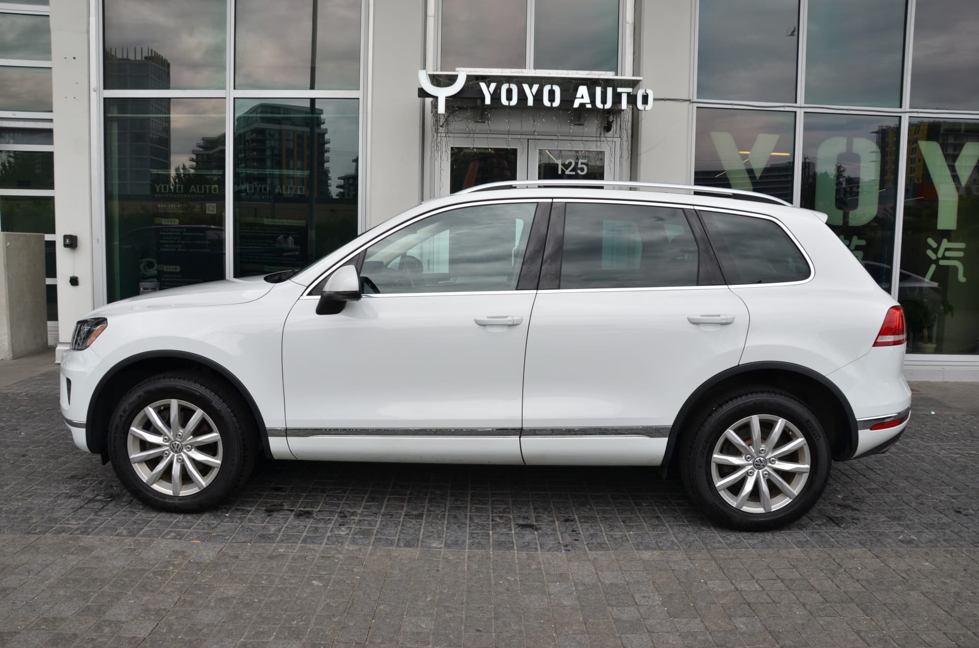 2016 Volkswagen Touareg 4dr V6