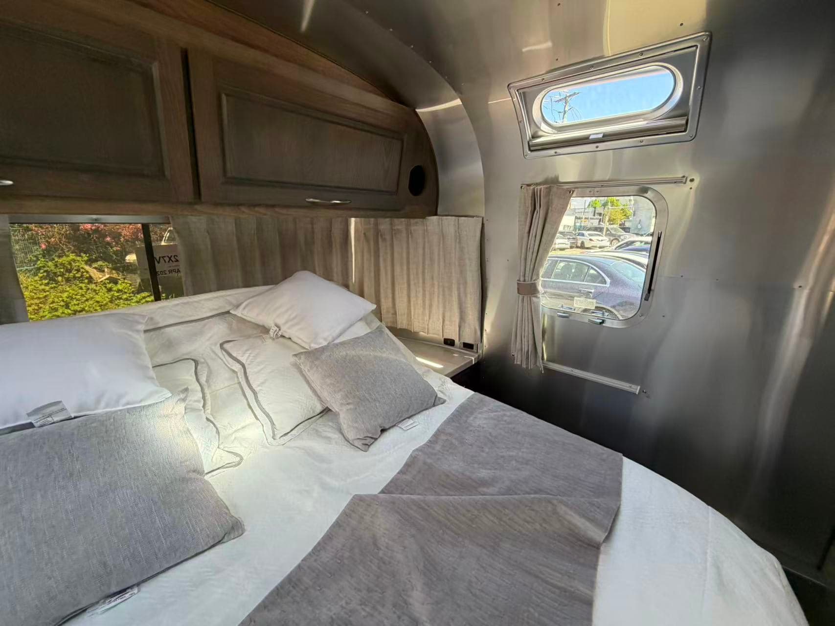 2022 AIRSTREAM Classic Classic 33