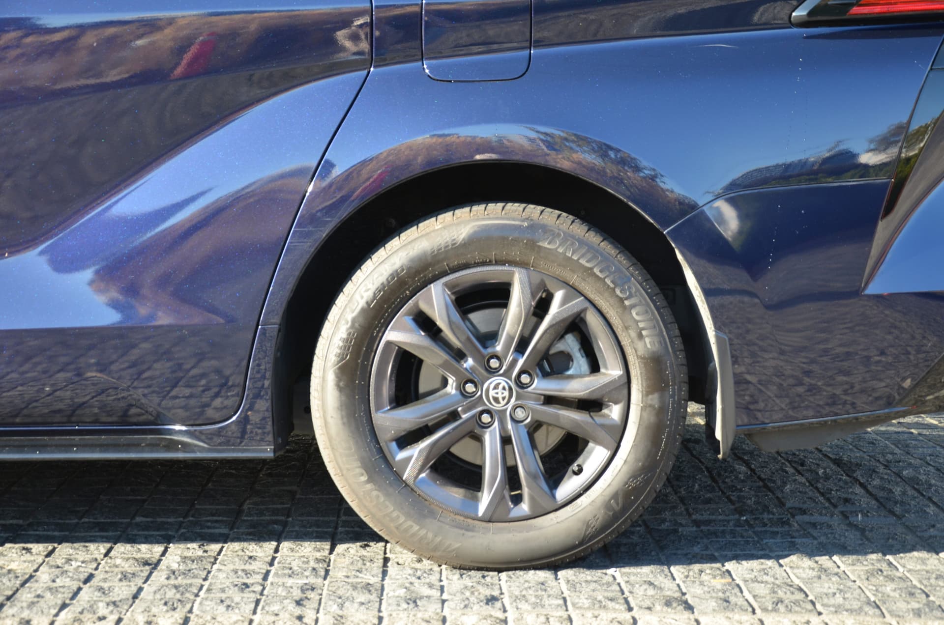 2025 Toyota Sienna XSE 7-Passenger AWD