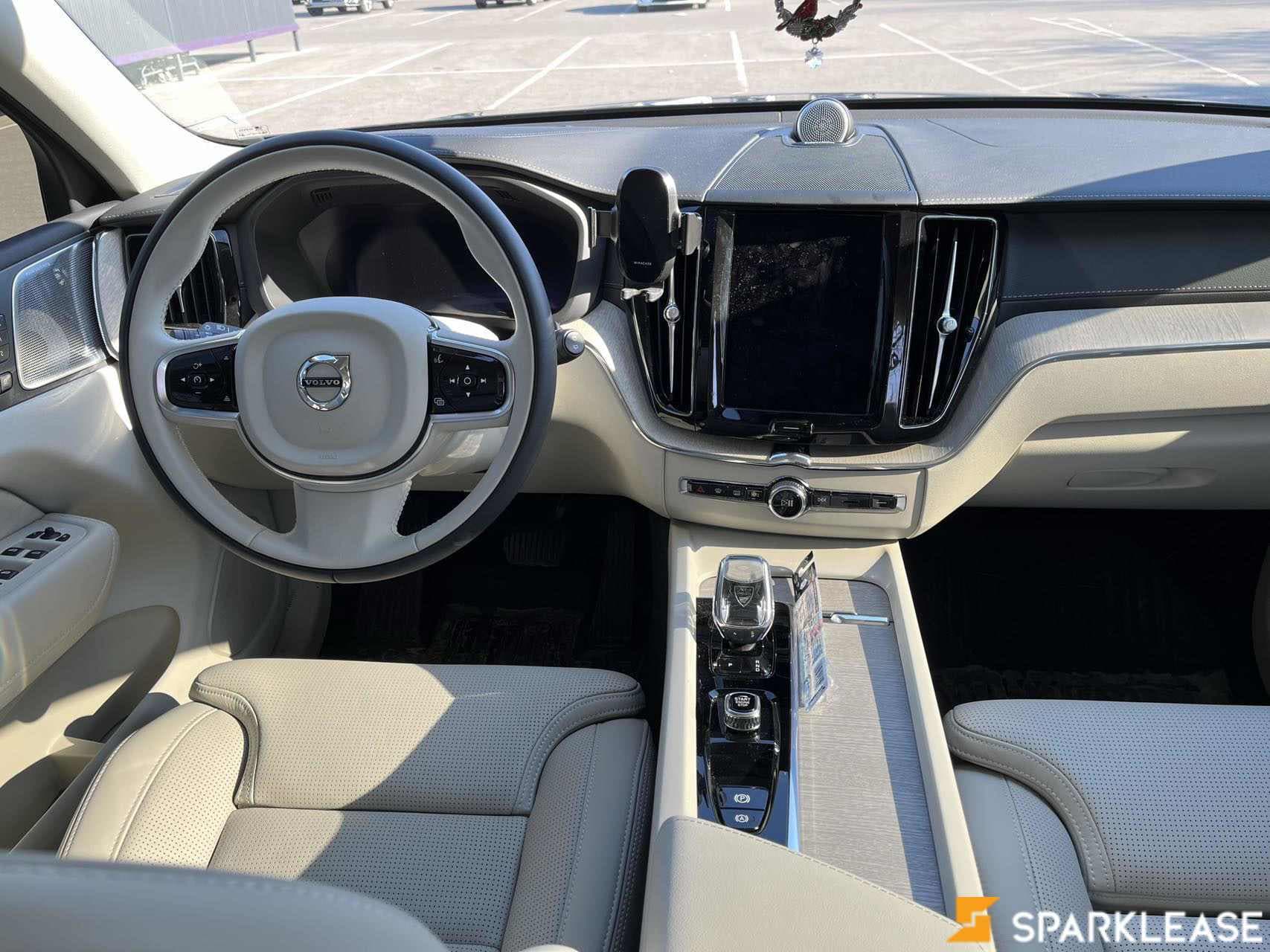 2023 Volvo XC60 B6 AWD Ultimate Bright Theme