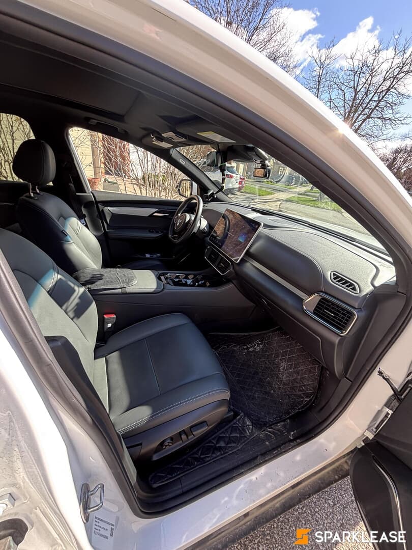 2024 VinFast VF8+