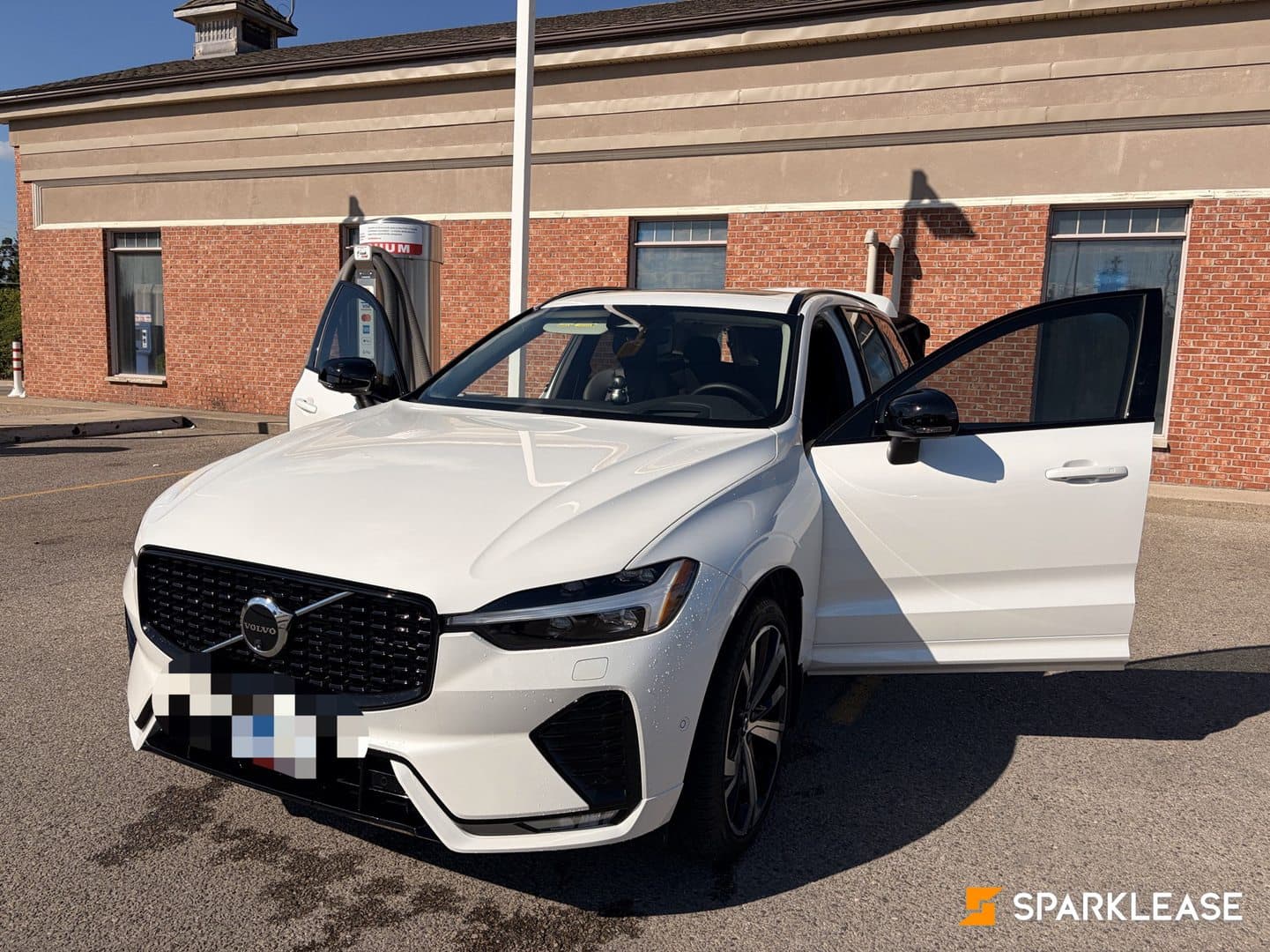 2025 Volvo XC60 B5 AWD Ultra Dark Theme