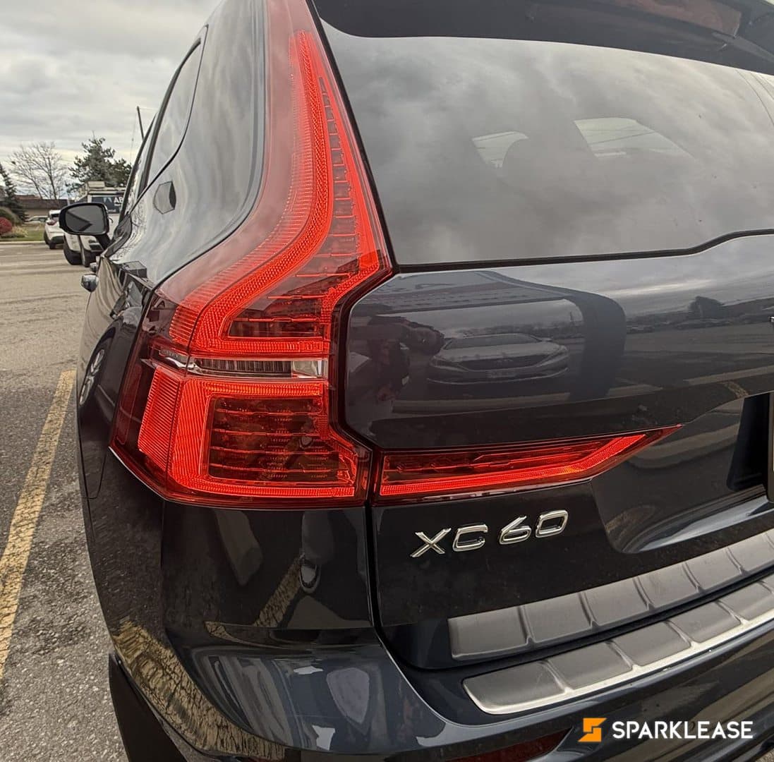 2024 Volvo XC60 B5 AWD Plus Dark Theme