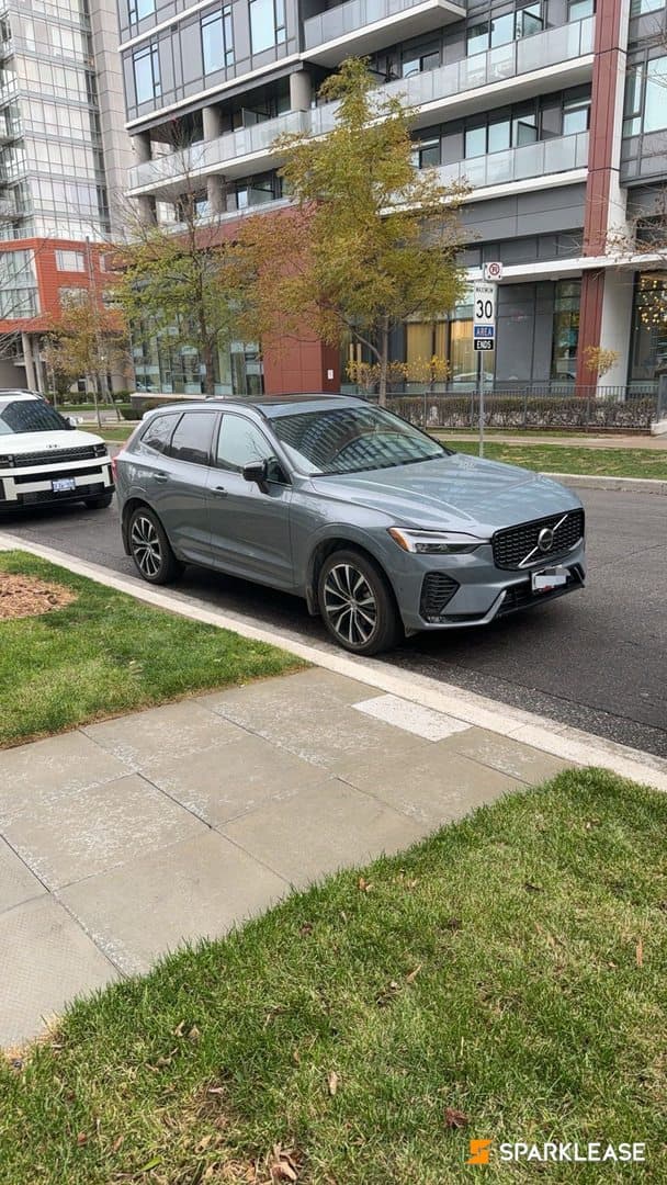 2024 Volvo XC60 B5 AWD Plus Dark Theme